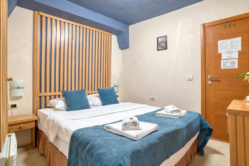 Room at Hotel Rendez Vous in Kotor Old Town, photo 4